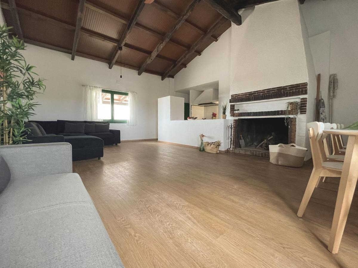Masia Blanca Holiday home *